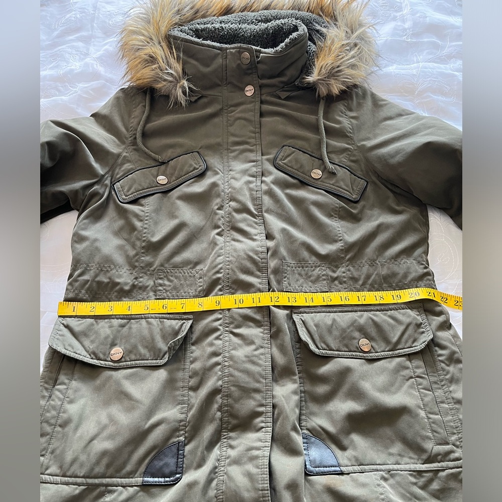 DKNY Women’s Large Hunter Green Faux Fur Lined Hood Button/Zip Coat - Picture 7 of 16